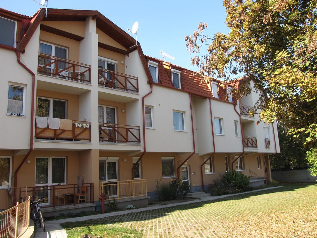 Zoli Apartmanok-Anita Koelcsey 34-36 Hajdúszoboszló Εξωτερικό φωτογραφία