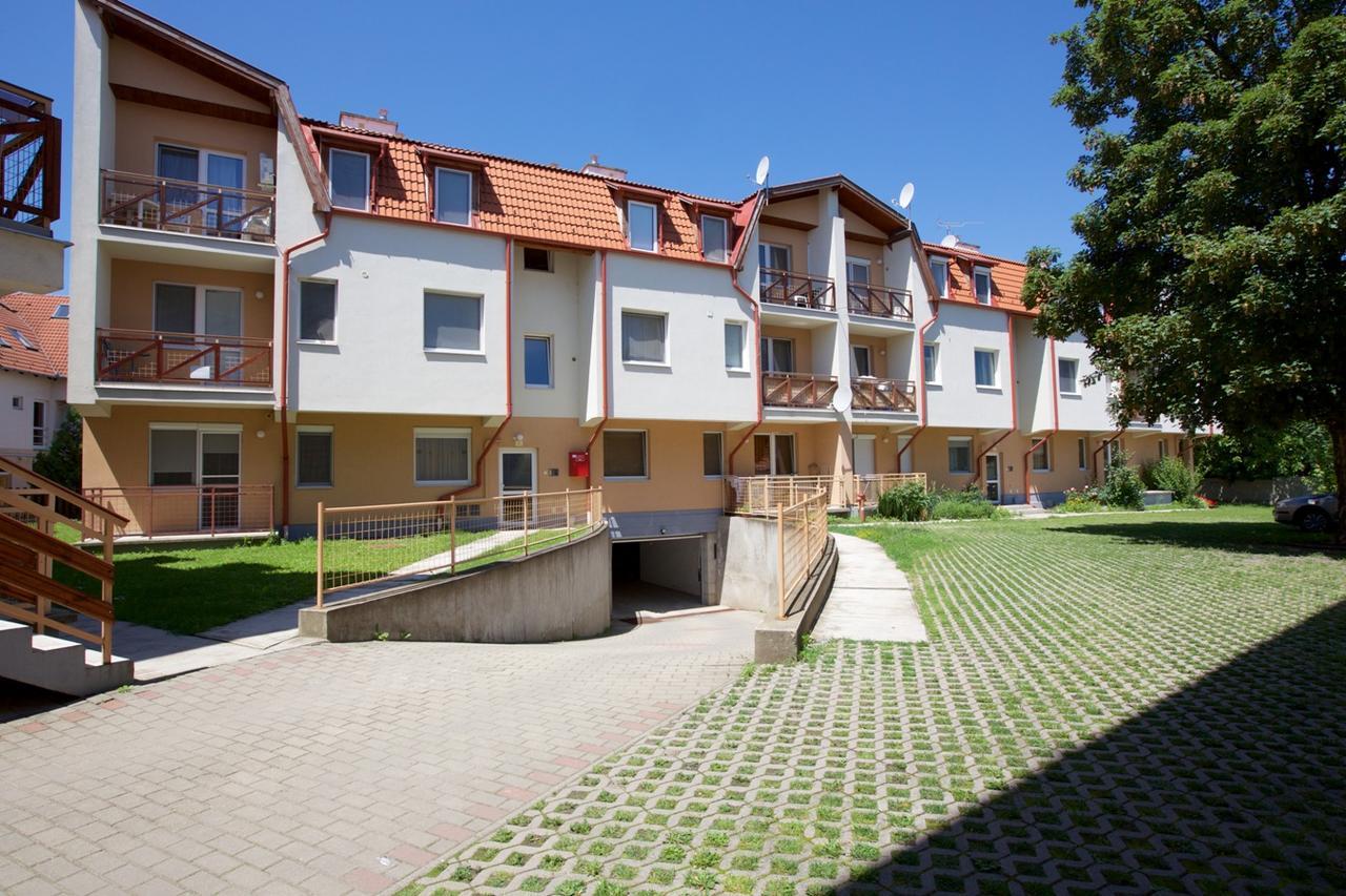 Zoli Apartmanok-Anita Koelcsey 34-36 Hajdúszoboszló Εξωτερικό φωτογραφία