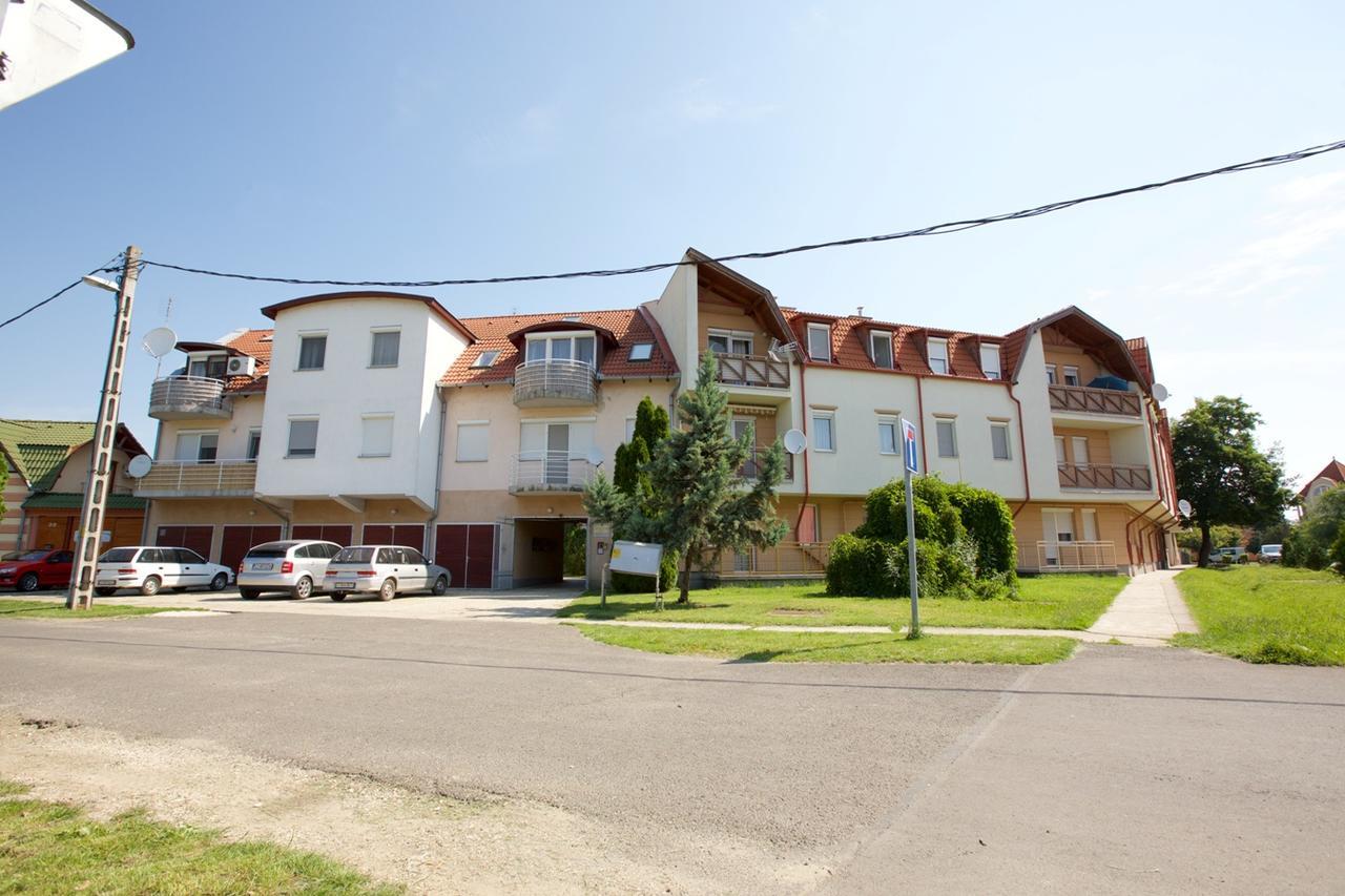 Zoli Apartmanok-Anita Koelcsey 34-36 Hajdúszoboszló Εξωτερικό φωτογραφία