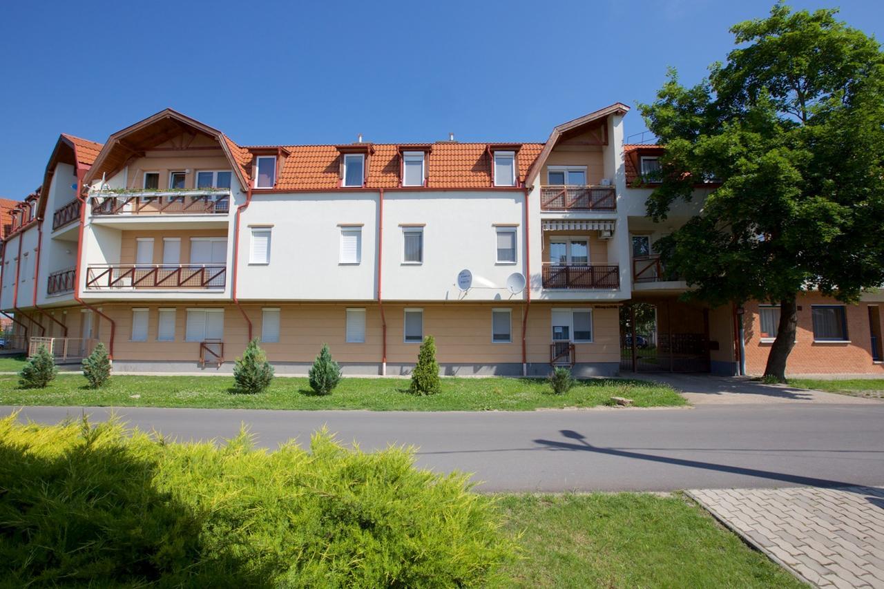 Zoli Apartmanok-Anita Koelcsey 34-36 Hajdúszoboszló Εξωτερικό φωτογραφία